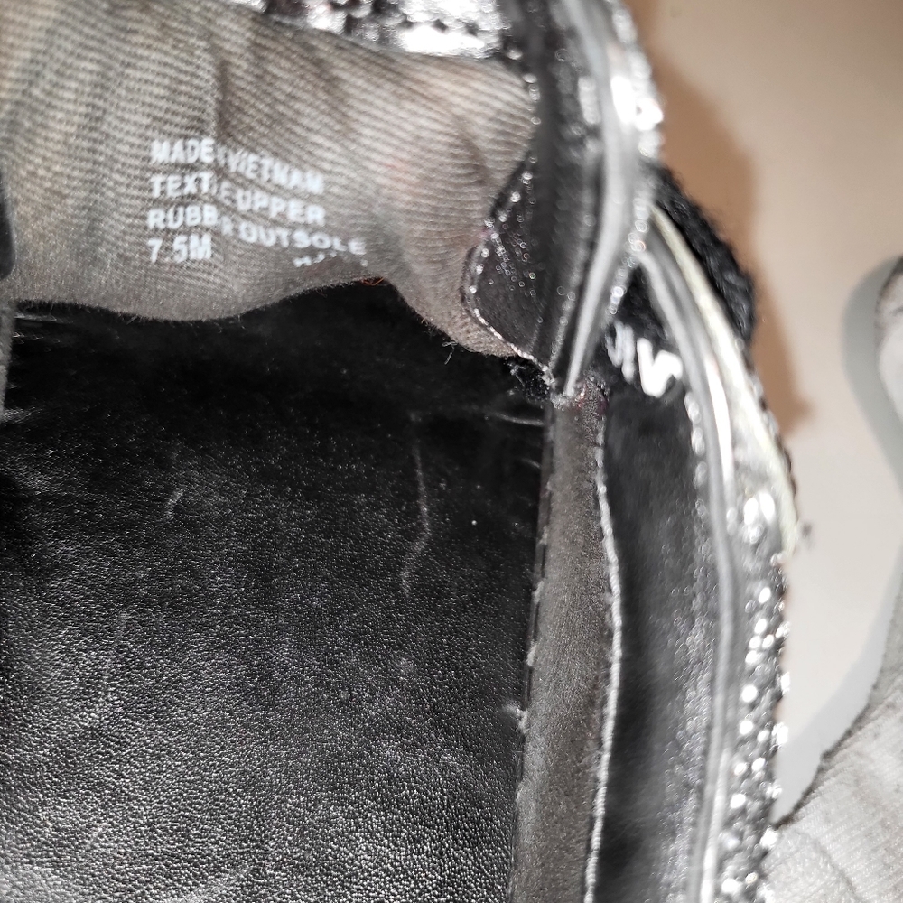 Shoes - Picture 3 of 4